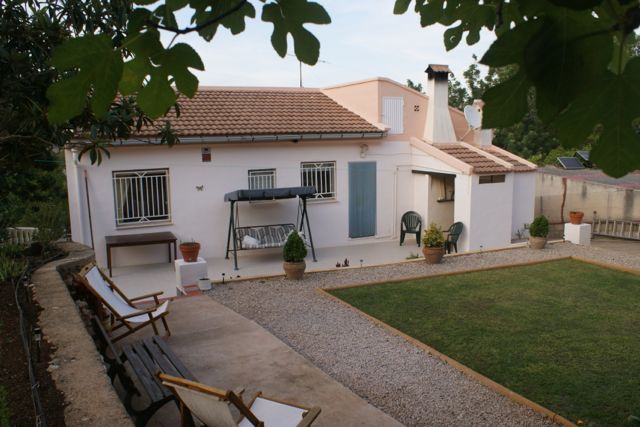Tidy House Outside Catadau Tidy House Outside Catadau
