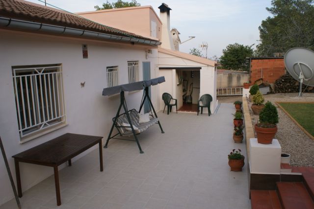 Tidy House Outside Catadau Tidy House Outside Catadau