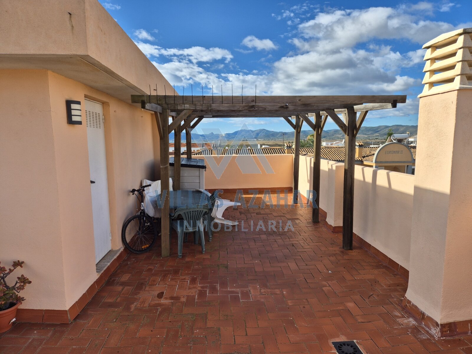 Appartement de 2 pièces avec d’une grande terrasse de 50 m2 Appartement de 2 pièces avec d’une grande terrasse de 50 m2